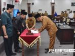 Bupati sumenep tandatangani penetapan raperda Apbd 2023 Bupati sumenep tandatangani penetapan raperda Apbd 2023