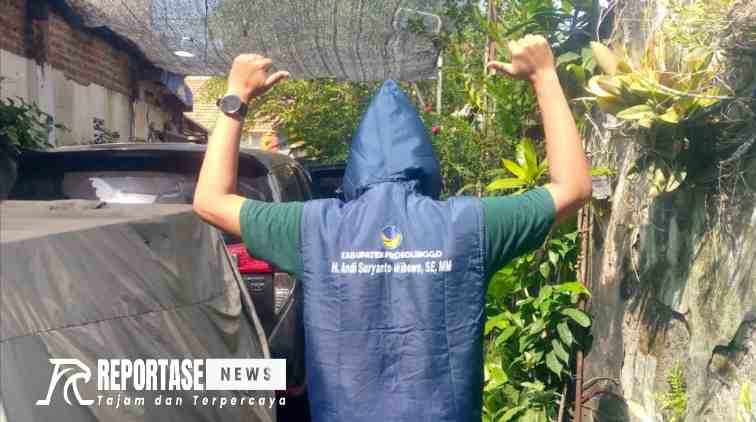 Rompi bertuliskan Andi Suruanto Wibowo