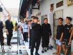Didampingi Kasi Admin Kamtib, Komandan Jaga, dan Taruna Poltekip, kontrol dilakukan secara menyeluruh pada setiap kamar hunian dan area sekitar blok hunian. Didampingi Kasi Admin Kamtib, Komandan Jaga, dan Taruna Poltekip, kontrol dilakukan secara menyeluruh pada setiap kamar hunian dan area sekitar blok hunian.
