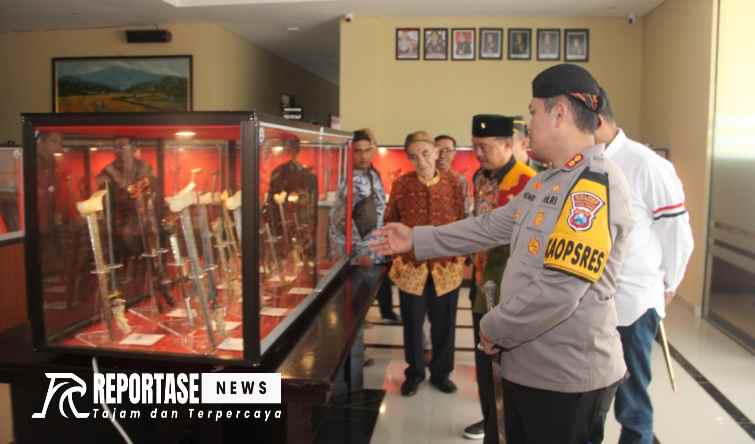 Pameran keris dan akik Polres Sumenep mengusung tema Bersama Bhayangkara Memupuk Spirit Nasionalisme dalam Keberagaman Budaya Keris Indonesia.