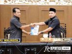 Pj. Wali Kota Probolinggo bersama ketua DPRD Kota Probolinggo.