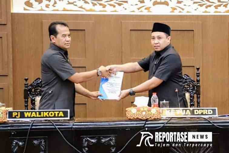 Pj. Wali Kota Probolinggo bersama ketua DPRD Kota Probolinggo.