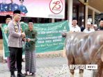 Penyerahan hewan kurban dilakukan secara simbolis oleh Kapolresta Banyuwangi, Kombes Pol Nanang Haryono didampingi Wakapolresta AKBP Dewa Putu Eka Darmawan.