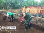 Babinsa Jambekumbu Koramil 0821/17 Pasrujambe Koptu Boyong, dampingi kegiatan karya bakti bersama masyarakat, Babinsa Jambekumbu Koramil 0821/17 Pasrujambe Koptu Boyong, dampingi kegiatan karya bakti bersama masyarakat.