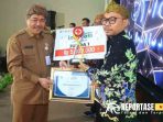 Penyerahan penghargaan kepada para pemenang ini dilaksananakan setelah melalui tahapan presentasi yang dilaksanakan di ruang Komite Medik RSUD Waluyo Jati Kraksaan.