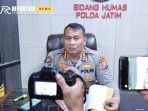 Kepala Bidang Hubungan Masyarakat (Kabidhumas) Polda Jatim, Kombes Pol Dirmanto saat dikomfirmasi media di Mapolda Jatim, Kepala Bidang Hubungan Masyarakat (Kabidhumas) Polda Jatim, Kombes Pol Dirmanto saat dikomfirmasi media di Mapolda Jatim,