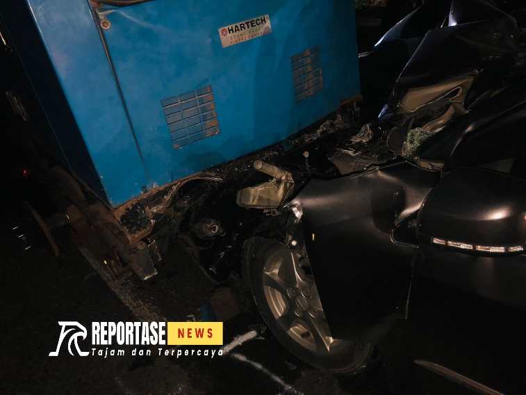 Laka lantas Mini bus bermuatan penuh rokok diduga kuat Ilegal menghantam mesin diesel sound system.