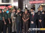Dandim 0821/Lumajang Letkol Inf Ronny Wijaya Koesuma, bersama dengan jajaran Forkopimda serta perwira dan anggota Kodim Dandim 0821/Lumajang Letkol Inf Ronny Wijaya Koesuma, bersama dengan jajaran Forkopimda serta perwira dan anggota Kodim