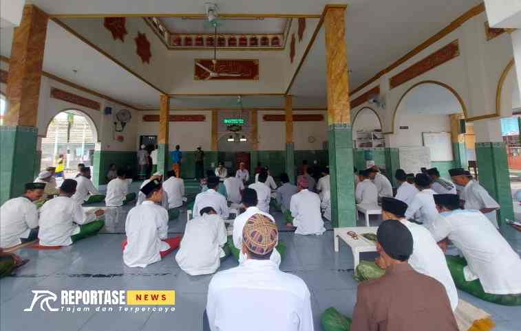 Sebanyak 50 orang Warga Binaan Santri Lembaga Pemasyarakatan Kelas IIA Banyuwangi Kantor Wilayah Kementerian Hukum dan Hak Asasi Manusia Jawa Timur melaksanakan giat rutinan