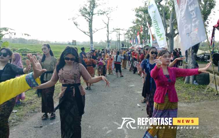 Antraksi peserta Grebeg sedekah bumi Dusun Krajan Jambewangi Festival 2024