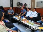 Rapat koordinasi antara Kalapas Banyuwangi, Agus Wahono dan sejumlah pejabat struktural dengan Komisioner KPU Banyuwangi Divisi Perencanaan Data dan Informasi Staf KPU, PPK, PPS) dan Panwascam Giri Rapat koordinasi antara Kalapas Banyuwangi, Agus Wahono dan sejumlah pejabat struktural dengan Komisioner KPU Banyuwangi Divisi Perencanaan Data dan Informasi Staf KPU, PPK, PPS) dan Panwascam Giri