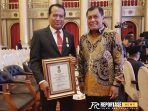 Penjabat Wali Kota Nurkholis dinobatkan sebagai Tokoh Penggerak Koperasi Madya Tingkat Nasional. Penghargaan tersebut diserahkan Jumat siang oleh Menteri Koordinator Bidang Perekonomian RI, Airlangga Hartarto.