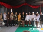 Kapolres AKBP Henri Noveri Santoso, S.H.,S.I.K.,M.H saat menghadiri Tradisi dan budaya Jamasan Pusaka Keraton Sumenep Tahun 2024 di Desa Aengtongtong,