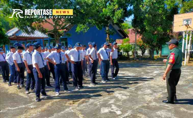 Babinsa Klakah Serda Luthfiyullah bersama rekan dari Koramil yang menjadi instruktur PBB