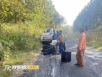 Perbaikan jalan penghubung dari Desa Gondang Kulon ke arah Ngluyu mulai dikerjakan oleh tim Unit Reaksi Cepat Perbaikan Jalan (URCPJ) Golenglulen