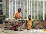 Anak di bawah umur seharusnya dilindungi oleh pemerintah, bukan malah dipekerjakan sebagai kuli bangunan,