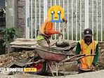 Anak di bawah umur seharusnya dilindungi oleh pemerintah, bukan malah dipekerjakan sebagai kuli bangunan, apalagi dalam proyek pemerintah Anak di bawah umur seharusnya dilindungi oleh pemerintah, bukan malah dipekerjakan sebagai kuli bangunan, apalagi dalam proyek pemerintah