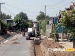Pelaksanaan pengerjaan pelebaran jalan di Desa Ketandan, Kecamatan Lengkong, Pelaksanaan pengerjaan pelebaran jalan di Desa Ketandan, Kecamatan Lengkong,