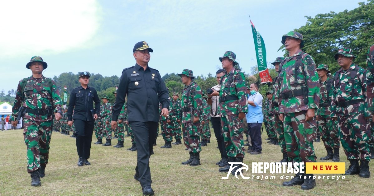 Pembukaan program TMMD ke-121 ini ditandai dengan penekanan tombol sirine olehg Pj Bupati Ugas. Dilanjutkan dengan penyerahan bantuan sosial