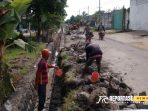 Proyek pembangunan saluran drainase di Desa Mandesan, Kecamatan Selopuro, Kabupaten Blitar oleh CV Arte Abipraya diduga mengabaikan standar keselamatan kerja (K3) Proyek pembangunan saluran drainase di Desa Mandesan, Kecamatan Selopuro, Kabupaten Blitar oleh CV Arte Abipraya diduga mengabaikan standar keselamatan kerja (K3)