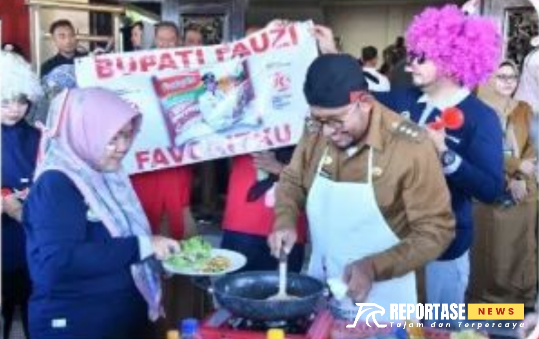 Bupati Sumenep Dr. H. Achmad Fauzi Wongsojudo bersama jajaran Forum Koordinasi Pimpinan Daerah (Forkopimda) menunjukkan kebolehan memasak mie goreng