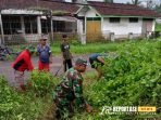 Serda Agus Budi Santoso, memimpin warga dalam kegiatan gotong royong Serda Agus Budi Santoso, memimpin warga dalam kegiatan gotong royong