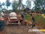 Serka Sutikno bersama warga sekitar bahu-membahu bergotong royong dalam pembangunan