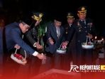 Tabur bunga Oleh Forkopimda sebagai bentuk penghormatan atas jasa-jasa para pahlawan khususnya pejuang kemerdekaan. Tabur bunga Oleh Forkopimda sebagai bentuk penghormatan atas jasa-jasa para pahlawan khususnya pejuang kemerdekaan.