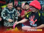 Margarreta (Yulma), saat potong tumpeng acara tasyakuran dalam rangka memperingati HUT ke-79 RI Margarreta (Yulma), saat potong tumpeng acara tasyakuran dalam rangka memperingati HUT ke-79 RI
