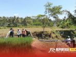 Babinsa Karanganom dari Koramil 0821-17/Pasrujambe Sertu Bejo Utomo bersama Himpunan Petani Air (Hippa) Babinsa Karanganom dari Koramil 0821-17/Pasrujambe Sertu Bejo Utomo bersama Himpunan Petani Air (Hippa)