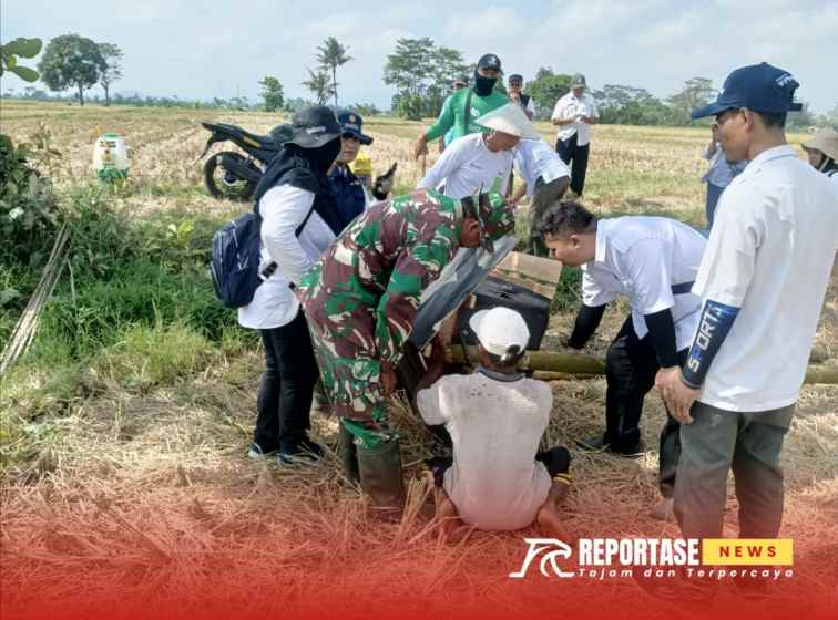 Serka Nizar Lutfi bersama petani melaksanakan kegiatan pemasangan Rumah Burung Hantu atau Titoalda