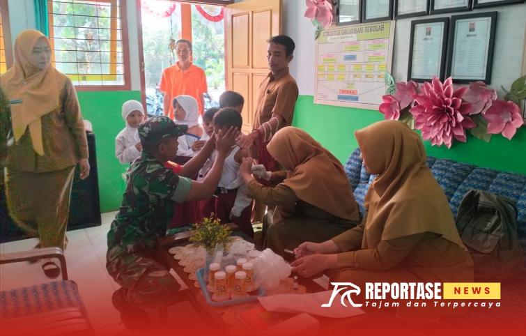 Pendampingan program Bulan Imunisasi Anak Sekolah (BIAS) yang dilaksanakan di SDN Grobogan 03, Kecamatan Kedungjajang