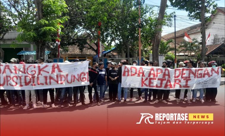 Aksi demo LDKS PIJAR di depan Kantor kejati banyuwangi Tutut Kejelasan Status Tersangka Mamin Fiktif NAfiul Huda