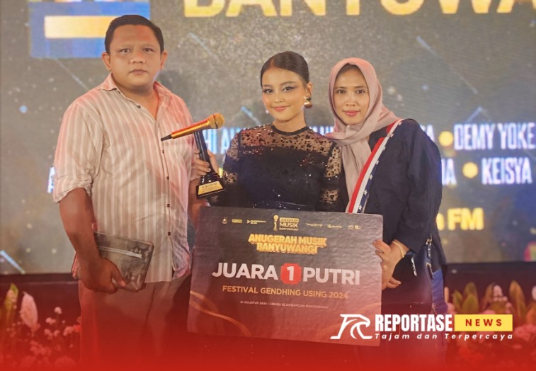Paramitha Melani didampingi kedua orang tua dalam Anugerah Musik Banyuwangi 2024