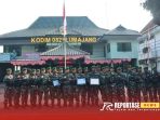 Dandim 0821/Lumajang Letkol Inf Ronny Wijaya Koesuma memimpin upacara bendera yang dilaksanakan di Makodim 0821/Lumajang