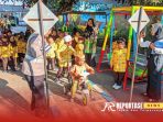 Menanamkan kesadaran akan pentingnya tertib lalu lintas sejak dini kepada anak-anak Menanamkan kesadaran akan pentingnya tertib lalu lintas sejak dini kepada anak-anak
