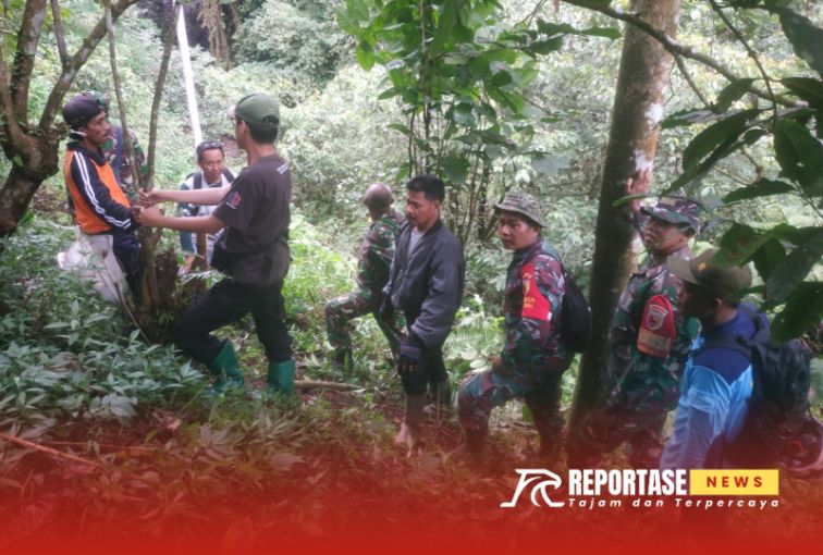 Personel Koramil 0821-04/Gucialit bersama jajaran Forkopimcam Gucialit