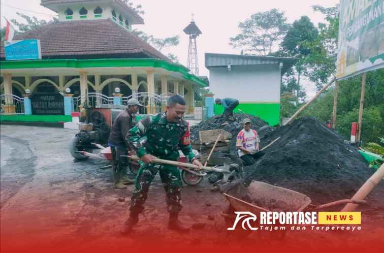 Karya bakti rehabilitasi pagar Masjid Baitur Rohman