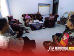 Serda Syamsuddin, melaksanakan Komunikasi Sosial (Komsos) dengan Kepala Desa dan staf Desa