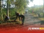 Kerja bakti pembersihan jalan sepanjang 700 meter di Dusun Ketangi, Desa Kunir Lor. Kerja bakti pembersihan jalan sepanjang 700 meter di Dusun Ketangi, Desa Kunir Lor.
