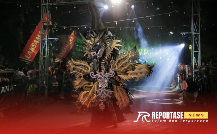 Penampilan Costum Salahsatu Peserta Madura Ethnic Carnival 2024 di Sumenep