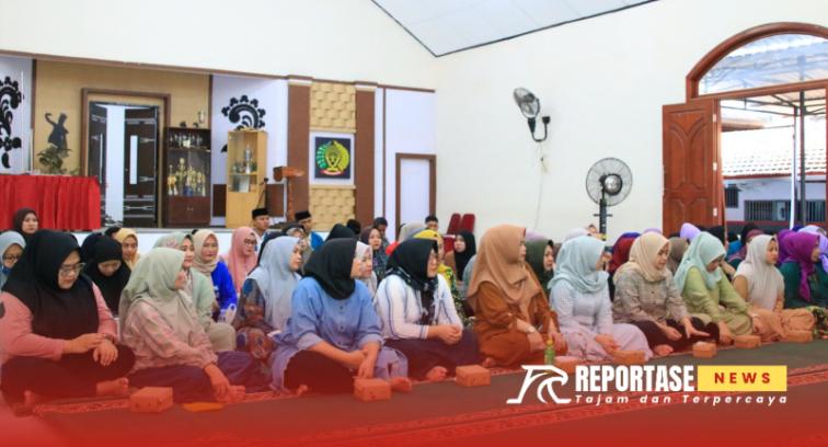 Ketua dari IPIP Banyuwangi yaitu Jezy Yuninda Paramita beserta 20 orang anggota dan diikuti Warga Binaan Perempuan Lapas Kelas IIA Banyuwangi.