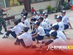 Babinsa Koramil 0827/16 Gapura, Serka M. Rasul, saat memberikan arahan PBB di SMP Negeri 1 Gapura, Babinsa Koramil 0827/16 Gapura, Serka M. Rasul, saat memberikan arahan PBB di SMP Negeri 1 Gapura,
