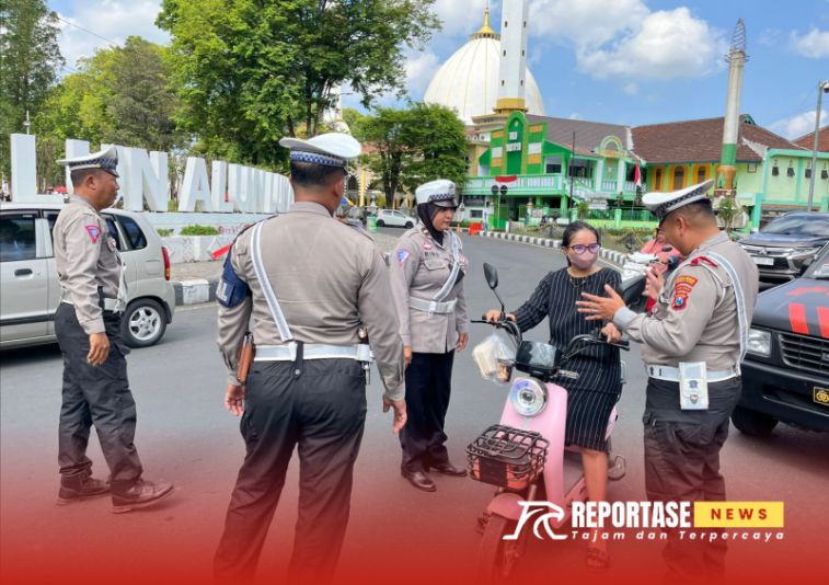 Imbau masyarakat Kabupaten Lumajang yang menggunakan sepeda listrik
