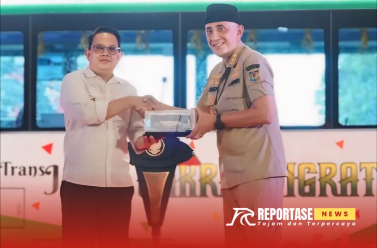 Penjabat (PJ) Gubernur Jawa Timur, Adhy Karyono, meresmikan operasional Bus Trans Jatim Koridor V
