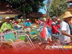Ribuan tukang becak menyatakan dukungannya saat acara silaturahmi yang berlangsung di Aula Pendopo Keraton, Ribuan tukang becak menyatakan dukungannya saat acara silaturahmi yang berlangsung di Aula Pendopo Keraton,