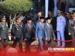 Presiden Joko Widodo melakukan peninjauan ke Monumen Pancasila Sakti bersama rombongan terbatas usai upacara Presiden Joko Widodo melakukan peninjauan ke Monumen Pancasila Sakti bersama rombongan terbatas usai upacara