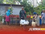 Pelaksanakan pendampingan distribusi bantuan air bersih Pelaksanakan pendampingan distribusi bantuan air bersih