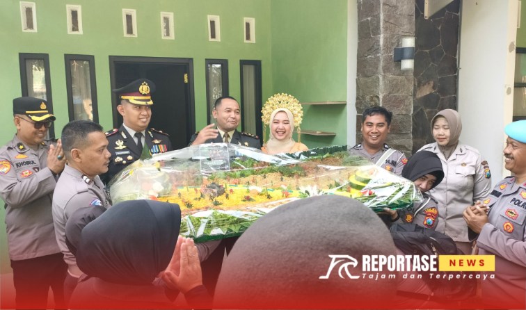 Polres Sumenep memberikan kejutan istimewa berupa tumpeng berukuran besar kepada Komandan Distrik Militer (Dandim) 0827 Sumenep,