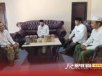 Pengasuh Pondok Pesantren Al-Amien Tegal, Kiai H. Muhajiri Musyhab Fatawi, mendoakan segala hajat pasangan calon Achmad Fauzi Wongsojudo Pengasuh Pondok Pesantren Al-Amien Tegal, Kiai H. Muhajiri Musyhab Fatawi, mendoakan segala hajat pasangan calon Achmad Fauzi Wongsojudo